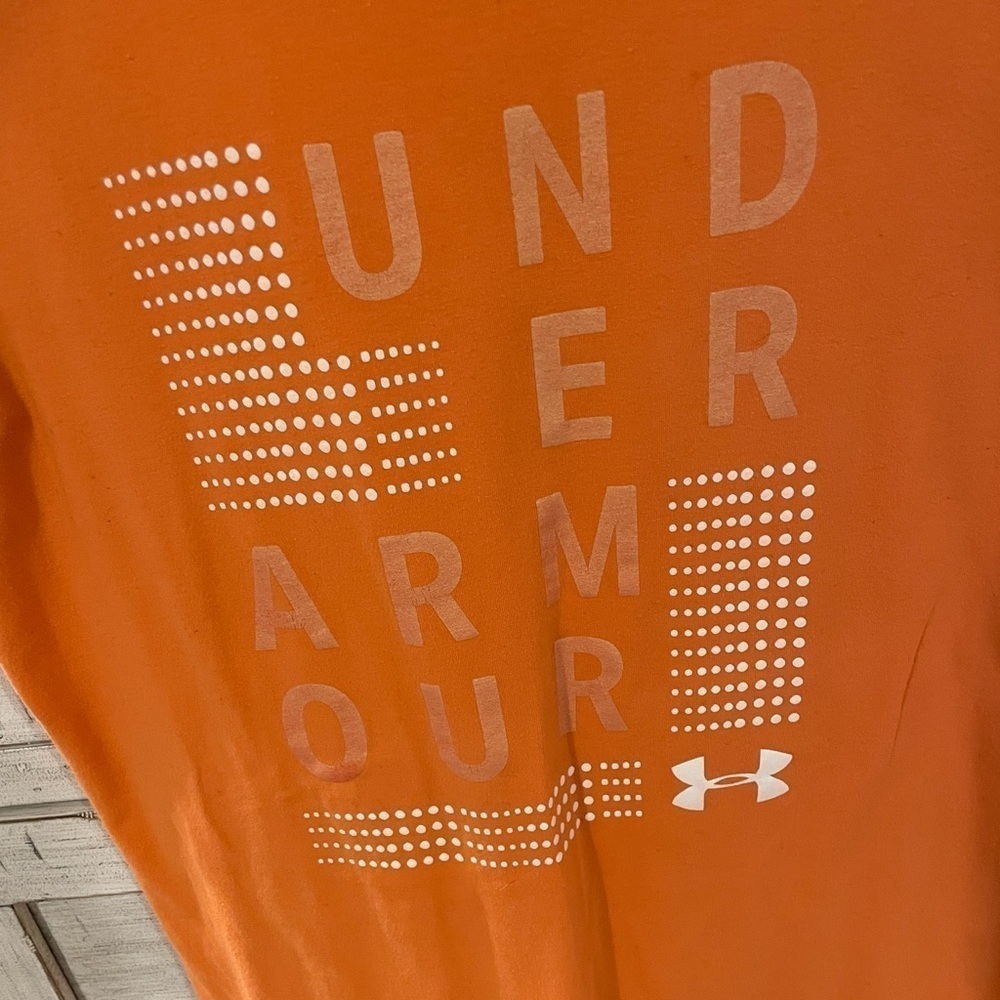 Under Armour. Peachy Orange Color. Short Sleeve Classic Tee. Size Small - Picture 4 of 4